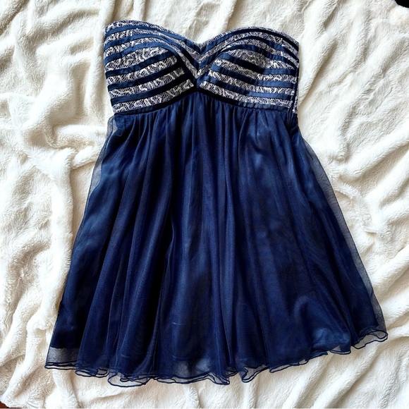 SEQUIN HEARTS Strapless sequins dress with tulle skirt - Picture 1 of 5